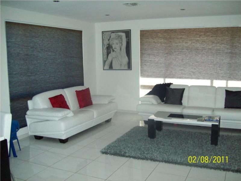 Black single cell light filtering honeycomb cordlock