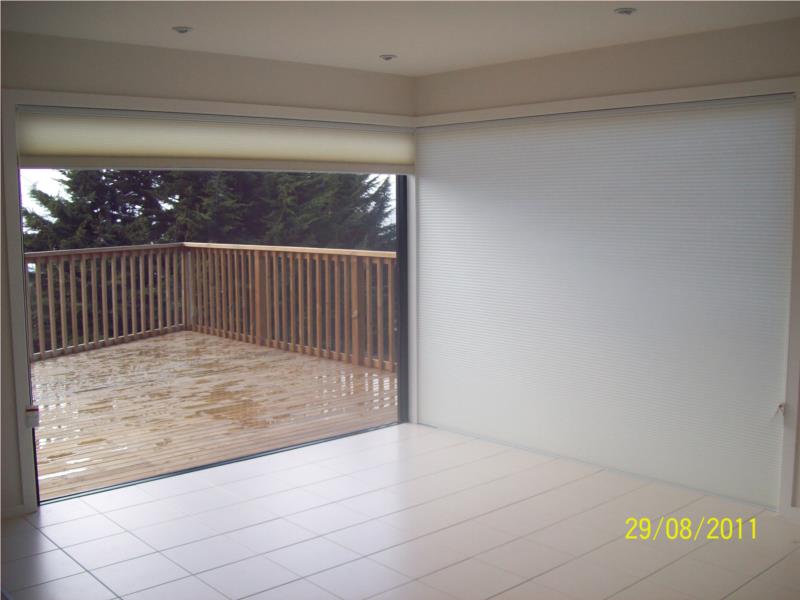 View honeycombs large snow white one up one down