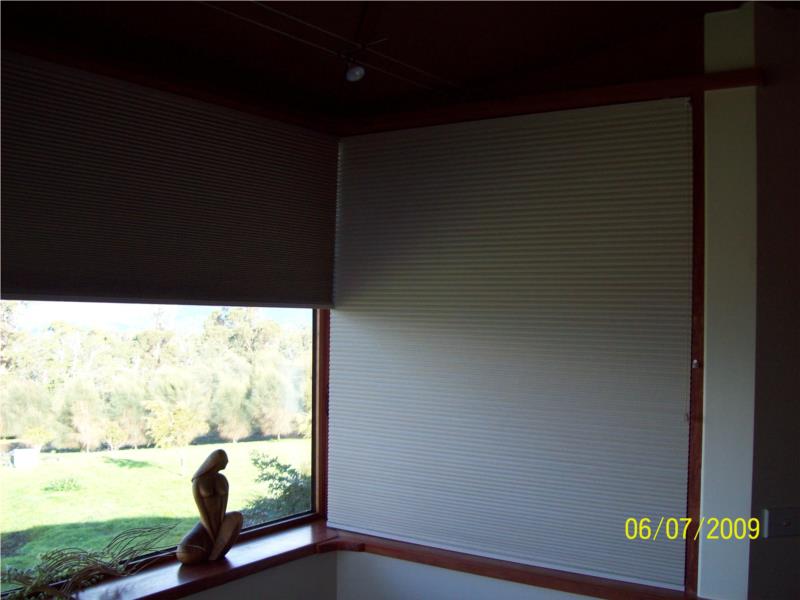 View single cell blockout cordlock honeycombs in corner