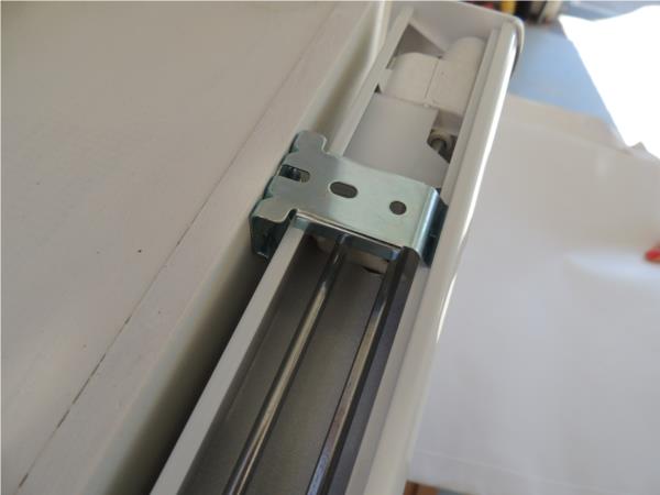 Easyrise and cordless bracket position on honeycomb blinds