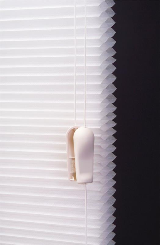 Honeycomb blind child safety tassell easily closes after being broken apart