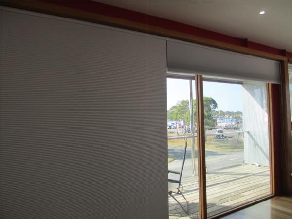 Large Easyrise Budget honeycombs in cotton blockout Paynesville