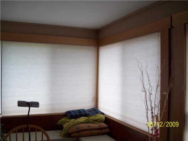 Light filtering alabaster single cell View honeycomb blinds