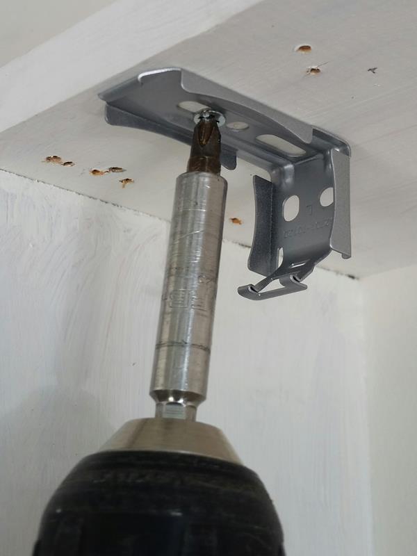 Portrait honeycomb recess bracket position