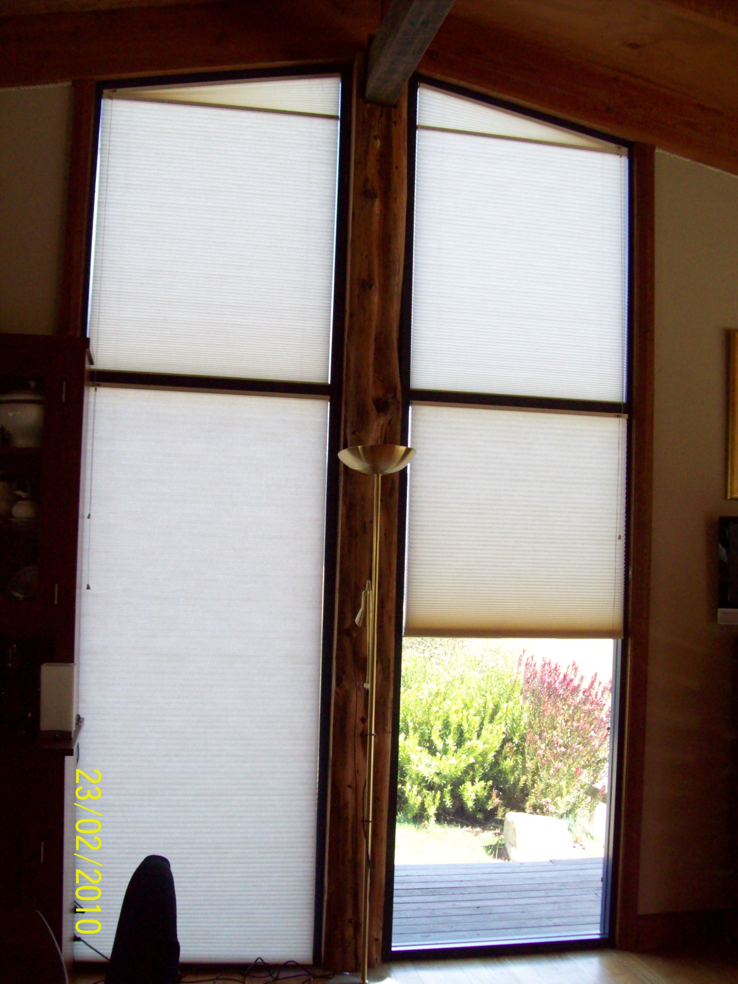 Standard angled honeycombs light filtering