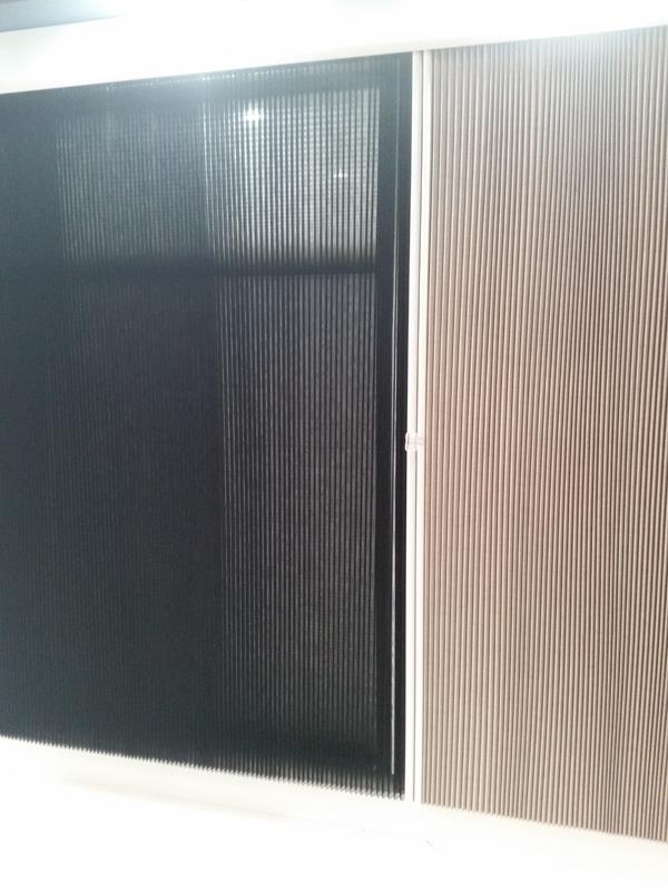 Vertical day night honeycomb