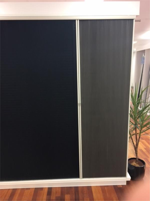 Vertical honeycomb day night in black