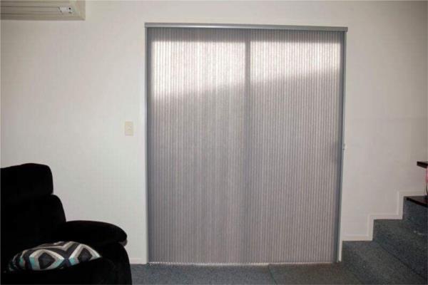 Vertical honeycomb light filtering